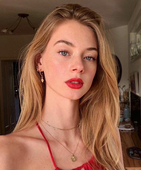 Lauren De Graaf star beautiful photos