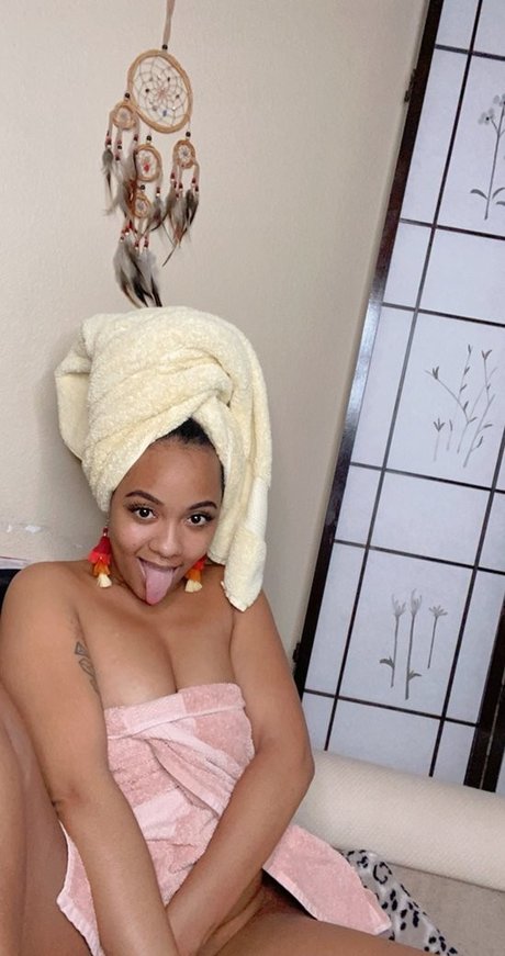 Iconic3ileen top model images