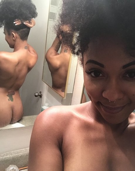 Iconic3ileen free model images