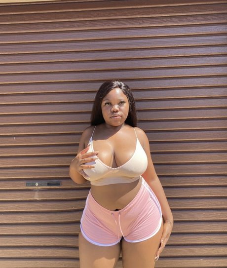 Wandi Ndlovu sexy model picture