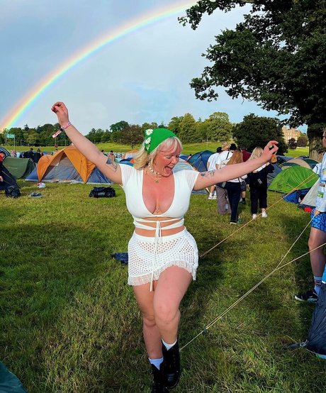 Camsreb sex model picture