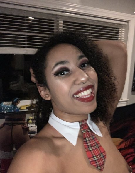 goddessmostwanted naked model image