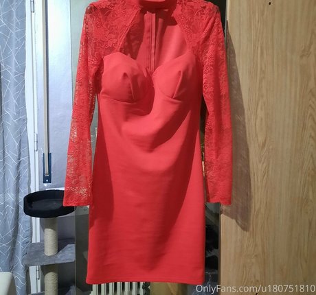 only queen84 naked model photo