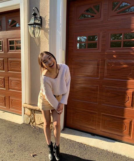 Lisabby exclusive actress pics