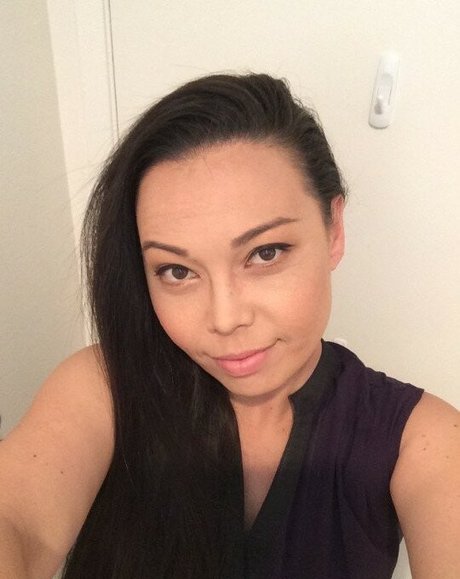 Molly Songbird porn model pic