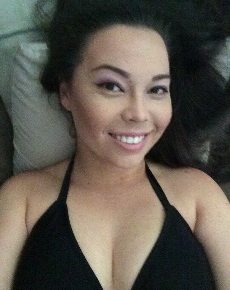 Molly Songbird erotic actress picture