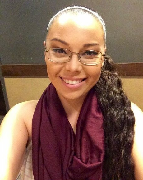 Molly Songbird model free pics