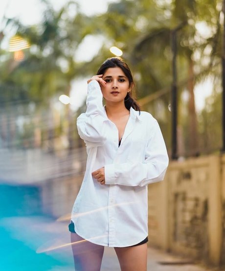 Kanika Mann beautiful star pics