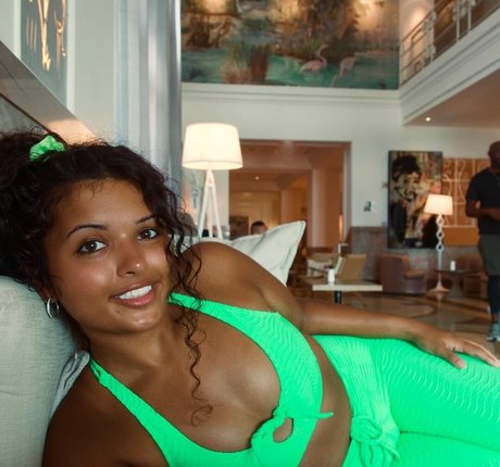 Chloe Alexander pornstar nude image