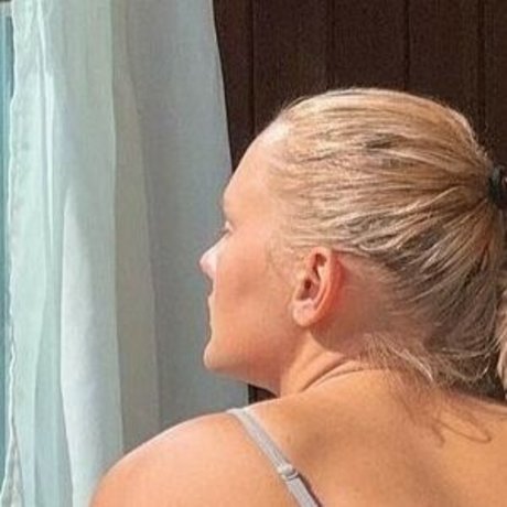 laziiie model free photo