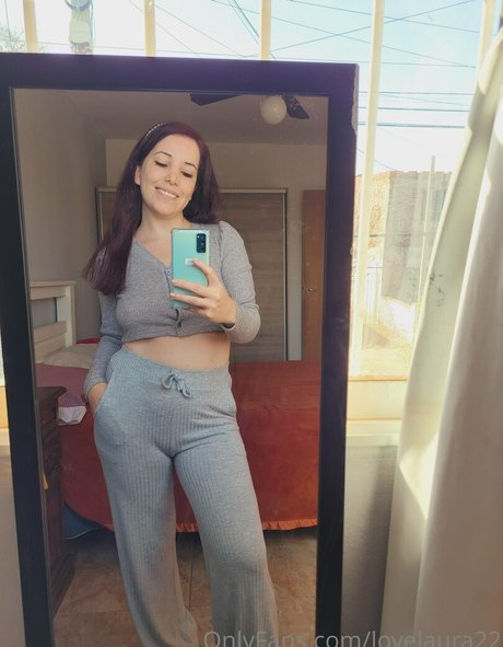 lovelaura22 pornstar top img