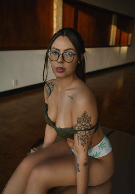 Caroline Trevisan star nudes pic