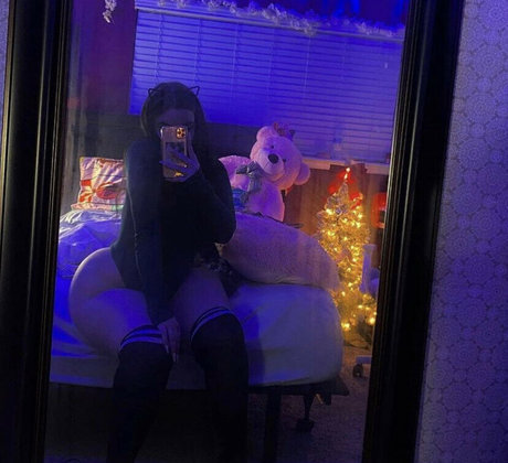 melcat sexy actress pic