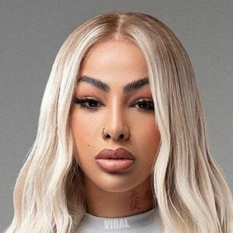 Yailin La Mas Viral beautiful star image