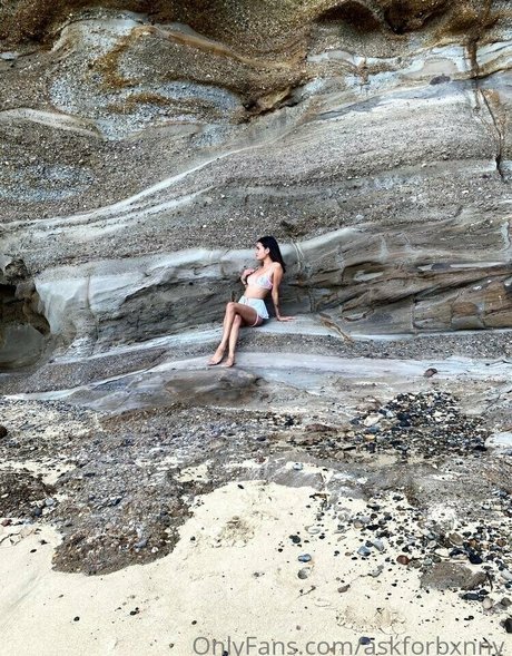 liliabxnny beautiful model image