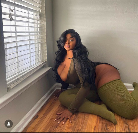 Monaliscandy star naked pic