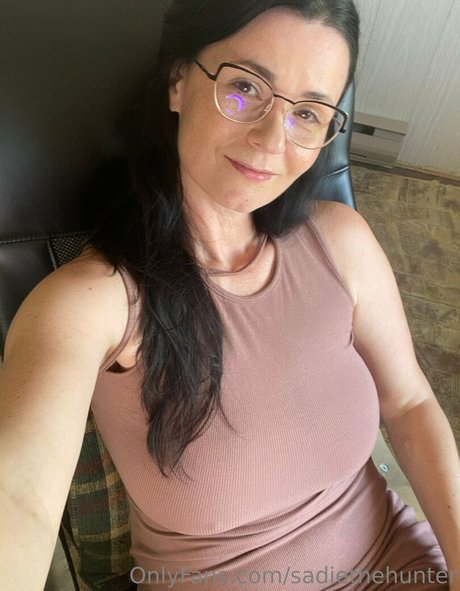 sadiethehunter model image