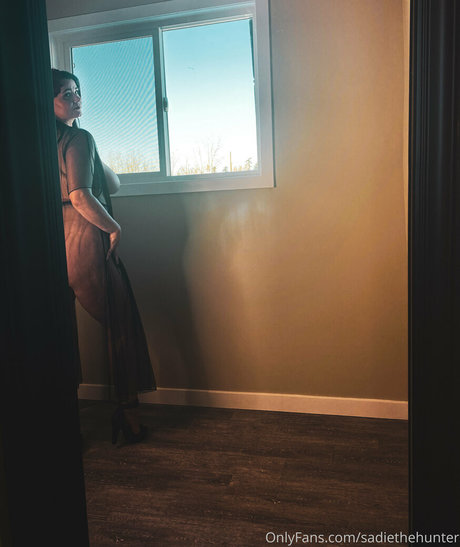 sadiethehunter naked model pic