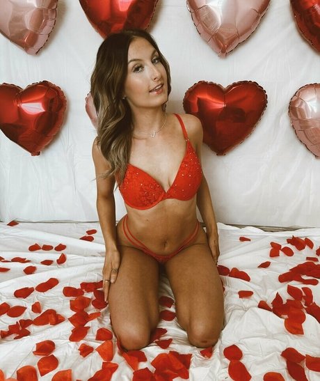 PlaymateSashaVIP high quality pornstar images