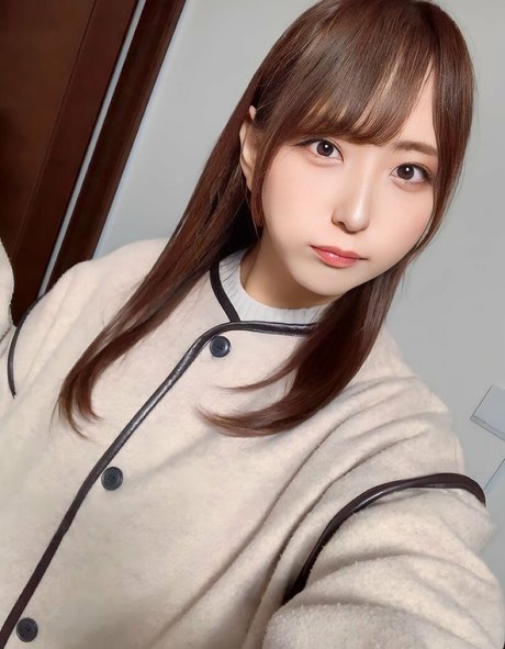 Momiji Joso sexy model photo