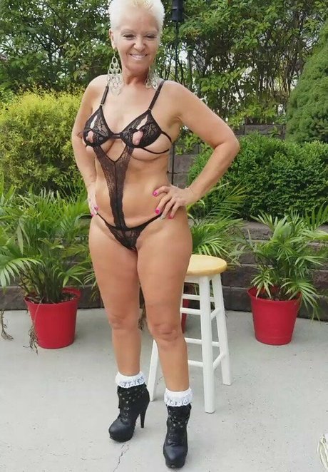 Bambi Cummins star perfect photos