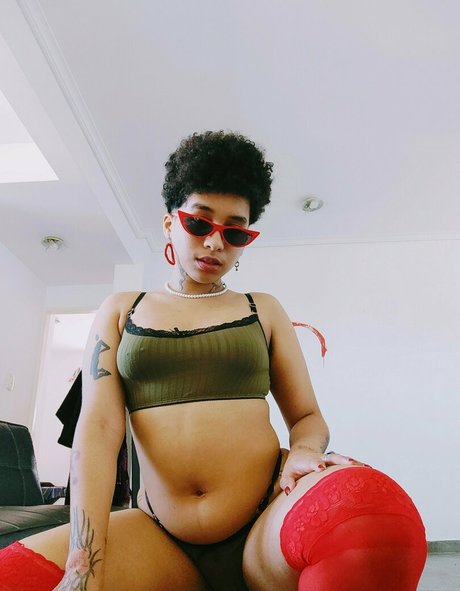 zeventhsunzet pornographic actress pic