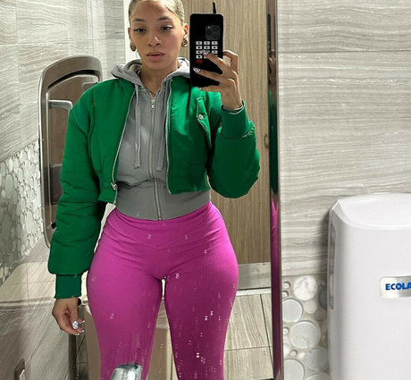 Villawase hot star picture