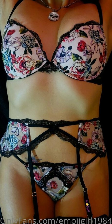 emojigirl1984 art model archive