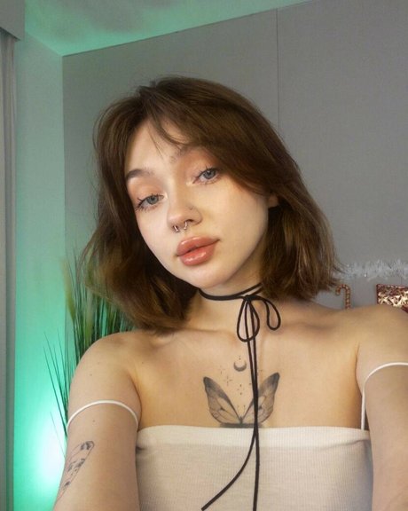 adelewilson__ model art image