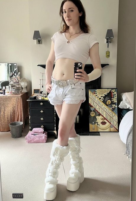 Abigail Thorn porn actress gallery