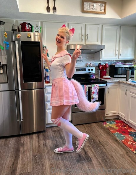 cherryfoxjk model nude pics