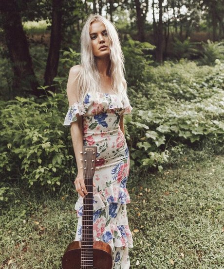 Zandi Holup nice model galleries