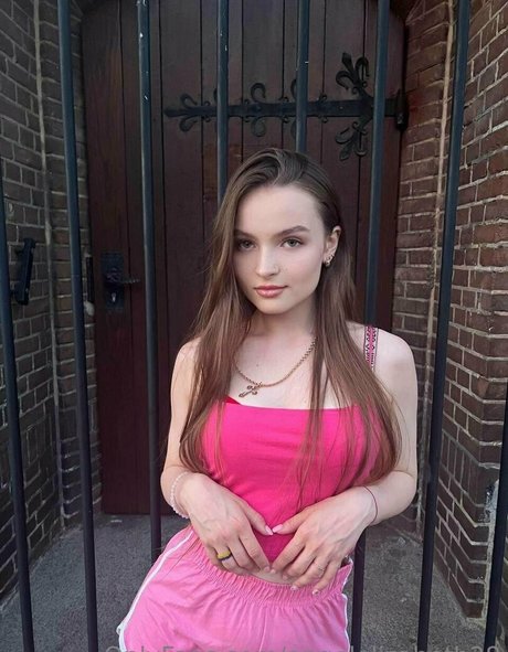 angelelizabeth28 pornographic actress pic