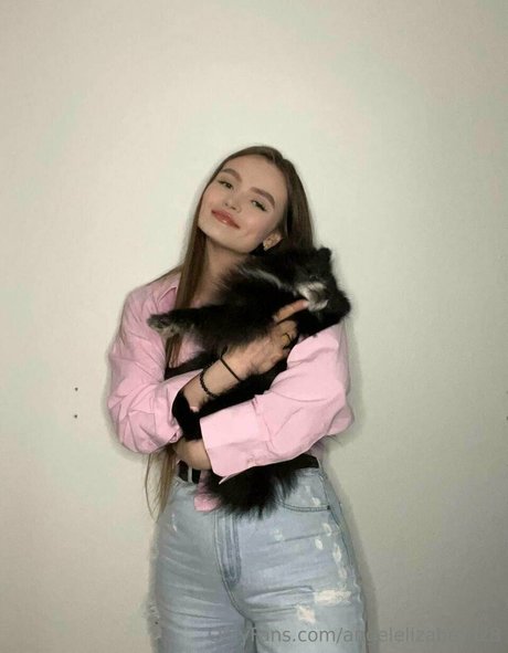 angelelizabeth28 hd pornstar pic