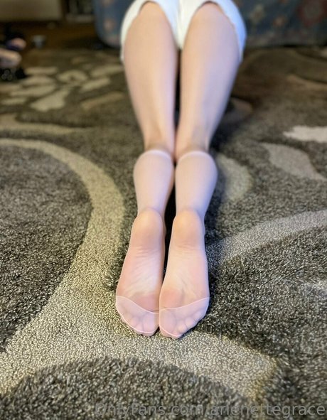 arienettegrace naked model photo