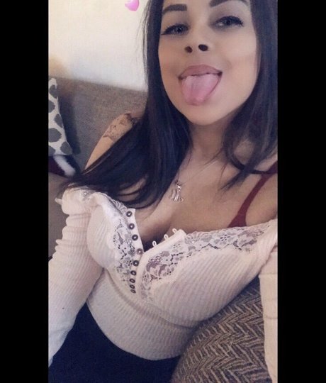 silllymel nude actress photo