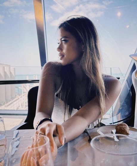 Bianca Bustamante high quality actress photos