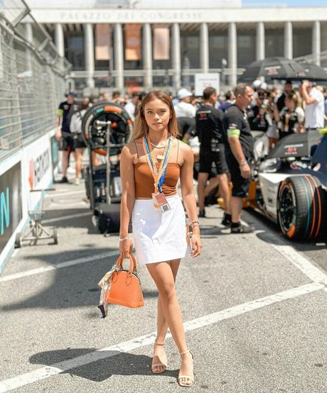 Bianca Bustamante star art image