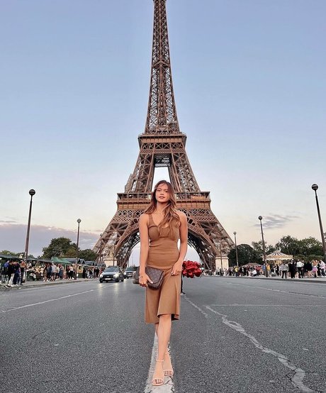 Bianca Bustamante beautiful model pic