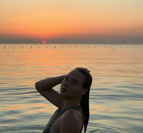 crazy splits art model images