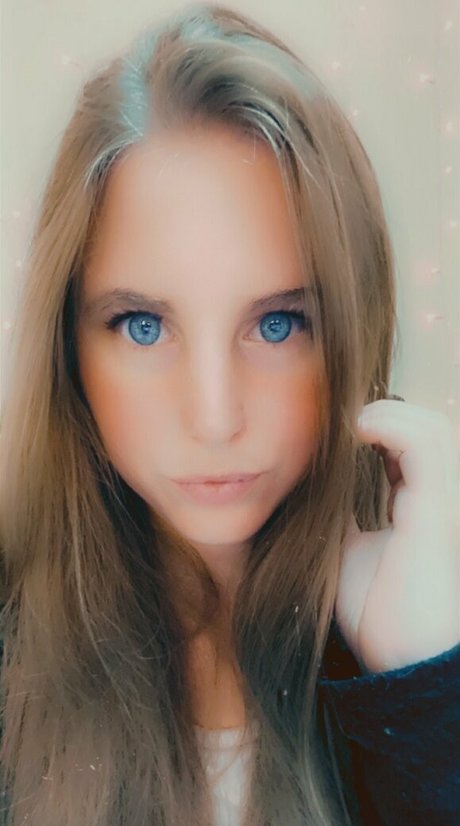 blueeyesbombshell star art pic