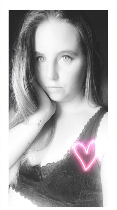 blueeyesbombshell hd star image