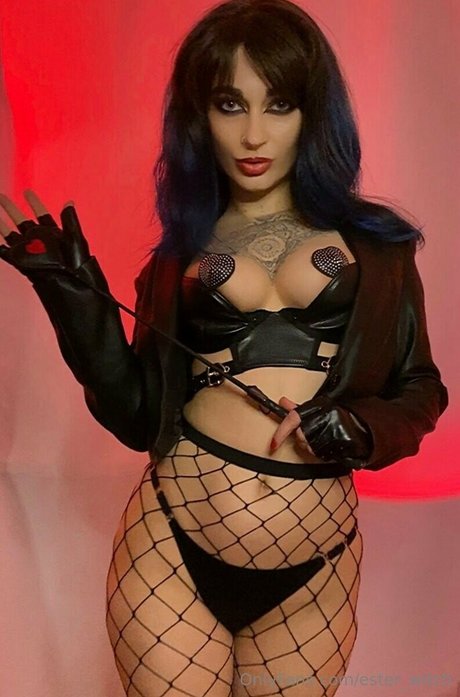 ester witch top model photo