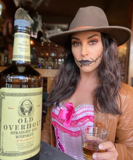 Emily Compagno pornstar sex pics