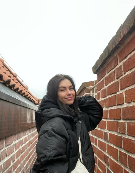 amelia holmes perfect star photos