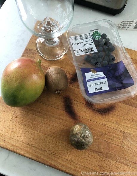 jayedeeofficial model adult picture