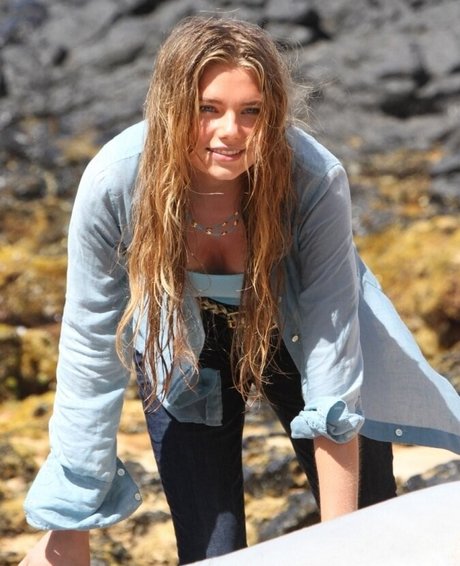 Indiana Evans art actress pictures