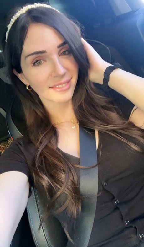 Sarah Hills pornstar erotic pictures