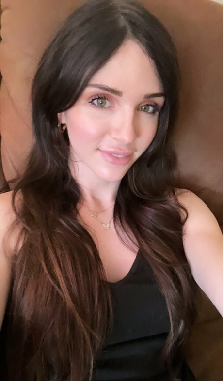 Sarah Hills nudes actress photo