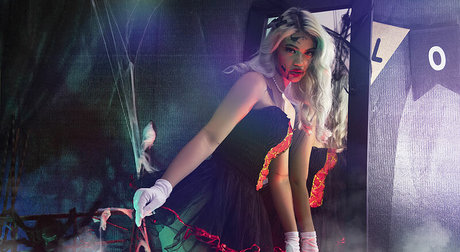 Shelynna model erotic pic